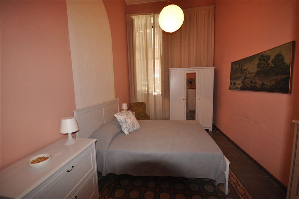 مبيت وإفطار كاتانيا A Casa Di Laura المظهر الخارجي الصورة
